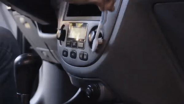 Quy trình vệ sinh nội thất ô tô một cách kỹ càng - 3c