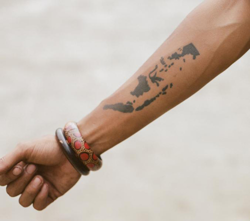 Hình xăm của Delvis.