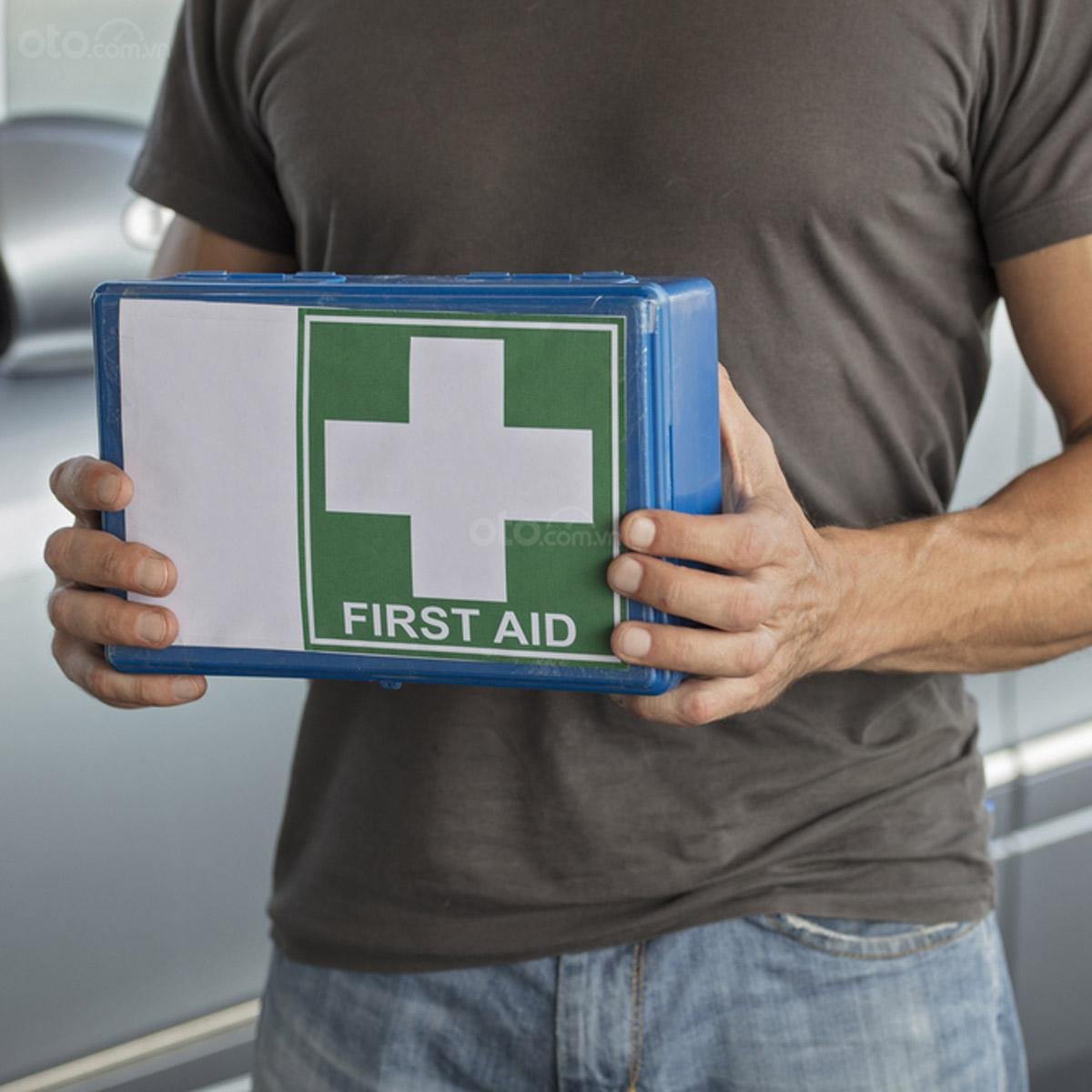 Những món đồ nên để trên xe ô tô vào ngày hè- Ảnh 4.