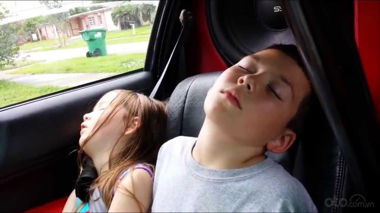 12 mẹo giúp trẻ ngừng khóc khi di chuyển trên xe ô tô- Ảnh 3. 12 mẹo giúp trẻ ngừng khóc khi di chuyển trên xe ô tô- Ảnh 3.