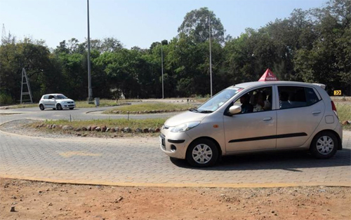 Đường thi thực hành tại một Viện Nghiên cứu và huấn luyện lái xe ở Ấn Độ. Ảnh: Hindustan Times