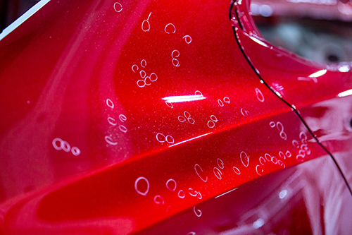 Những vết sơn chưa chuẩn được đánh dấu.