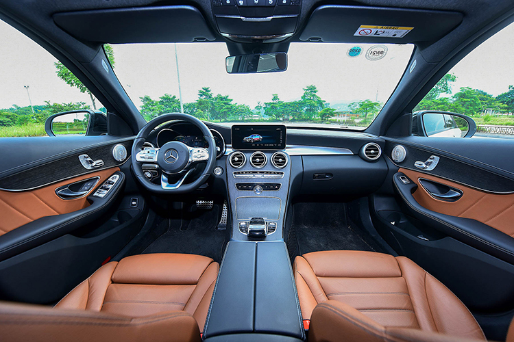 Nội thất nhiều tiện nghi.