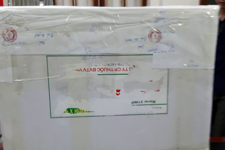 Thùng xốp chứa 80 bánh heroin vận chuyển trên xe khách về Nam Định. Ảnh: Phương Ngọc