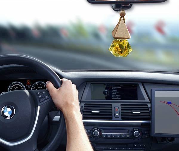 Không nên sử dụng các loại chất tạo mùi, tinh dầu để khử mùi trên ô tô Không nên sử dụng các loại chất tạo mùi, tinh dầu để khử mùi trên ô tô.