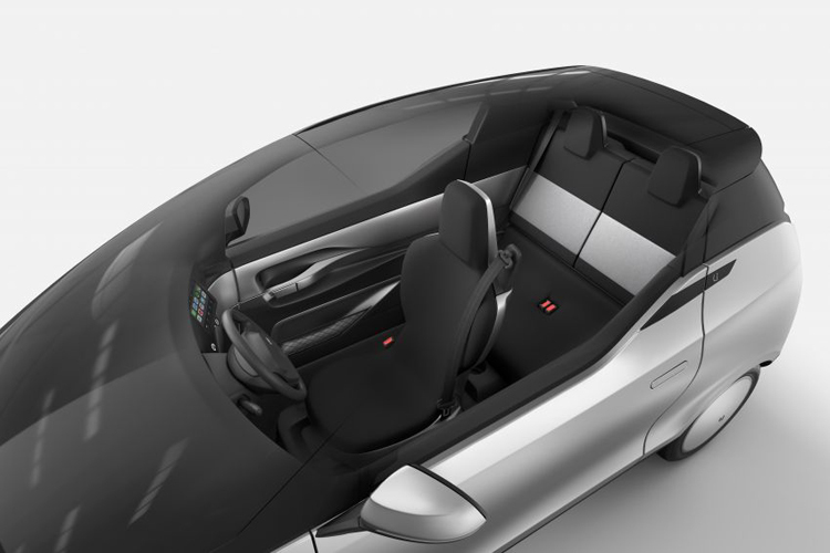 Trong cabin là ghế lái chính giữa và hai ghế sau. Ảnh: Uniti