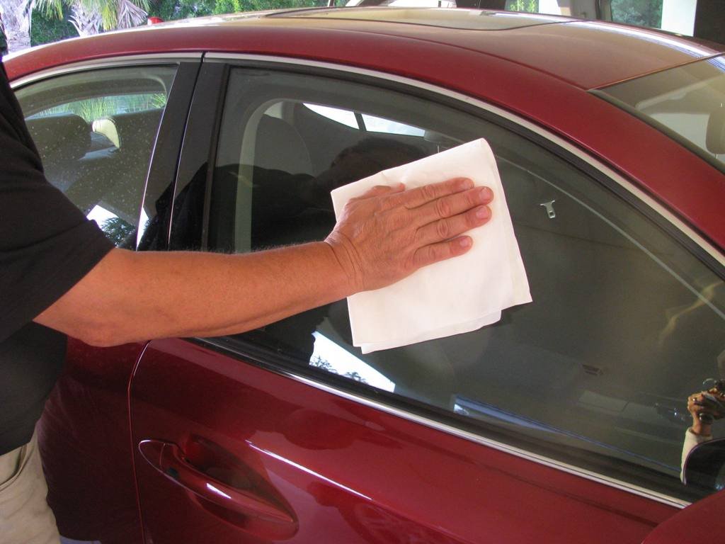 Cách lau chùi dọn dẹp khoang xe ô tô một cách sạch sẽ nhất- Ảnh 2.