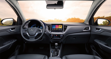 Nội thất nâng cấp màn hình thông tin giải trí 8 inch, bảng điều khiển LCD 12,3 inch.