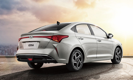 Đèn hậu LED kiểu dáng mới, cản sau phong cách thể thao hơn.