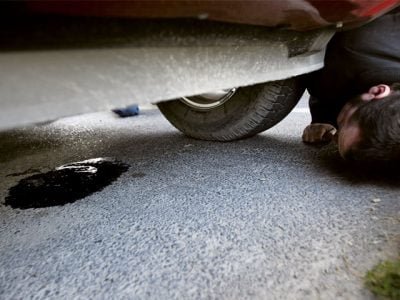 Những thói quen làm hỏng ô tô nhiều tài xế vấp phải - Rò rỉ không giải quyết sớm Những thói quen làm hỏng ô tô nhiều tài xế vấp phải - Rò rỉ không giải quyết sớm