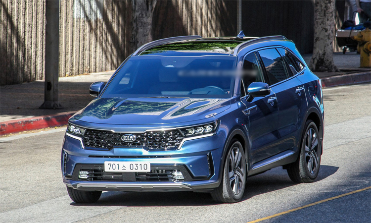 Kia Sorento xuất hiện tại Mỹ trong một buổi chụp hình ở California. Ảnh: Carscoops