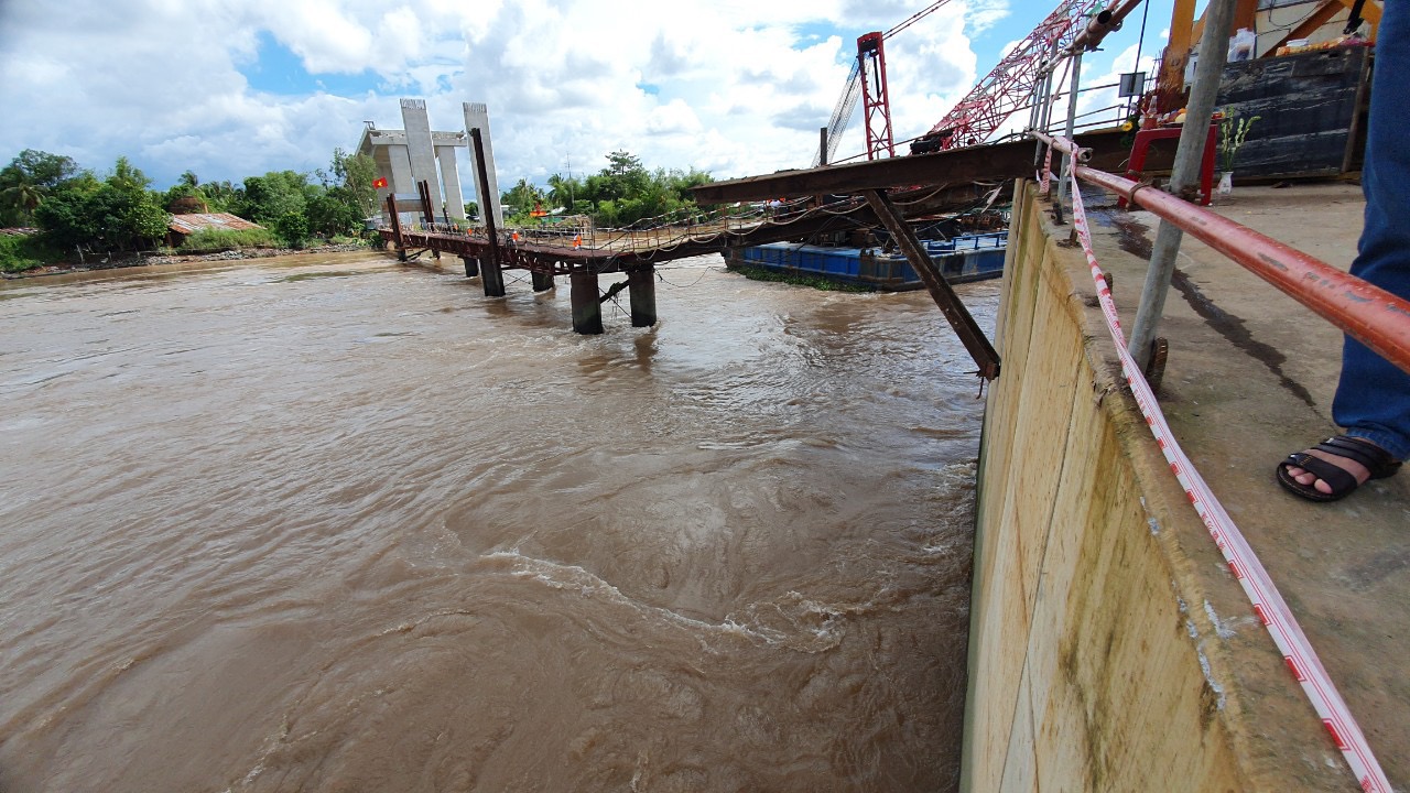 Thông tin chính thức vụ sập sàn đỡ tại dự án cầu Mỹ Thuận 2 khiến 3 người gặp nạn - Ảnh 2.