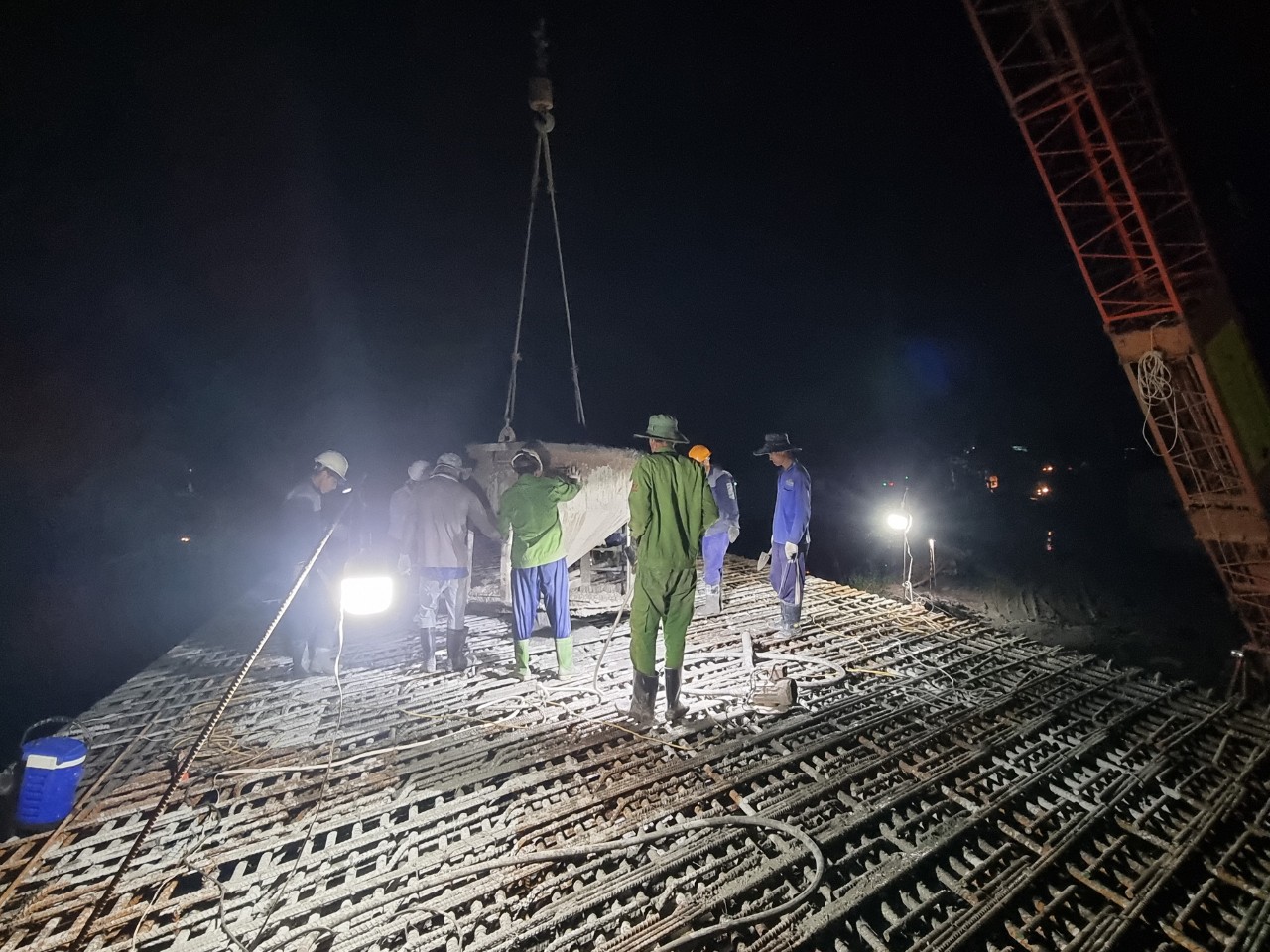 Nhà thầu lớn quyết hoàn thành sớm nhất cao tốc Mỹ Thuận - Cần Thơ - Ảnh 1. Nhà thầu lớn quyết hoàn thành sớm nhất cao tốc Mỹ Thuận - Cần Thơ - Ảnh 1.