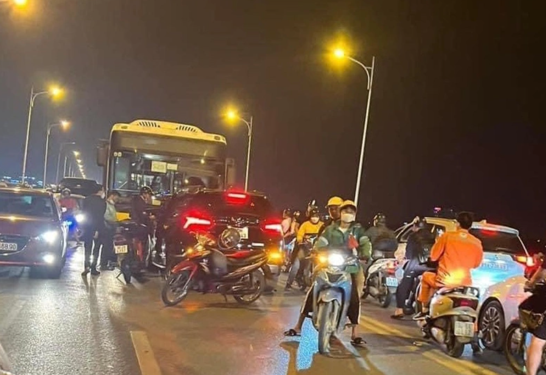 Hà Nội: Làm rõ nguyên nhân ùn tắc cầu Vĩnh Tuy - Ảnh 1.