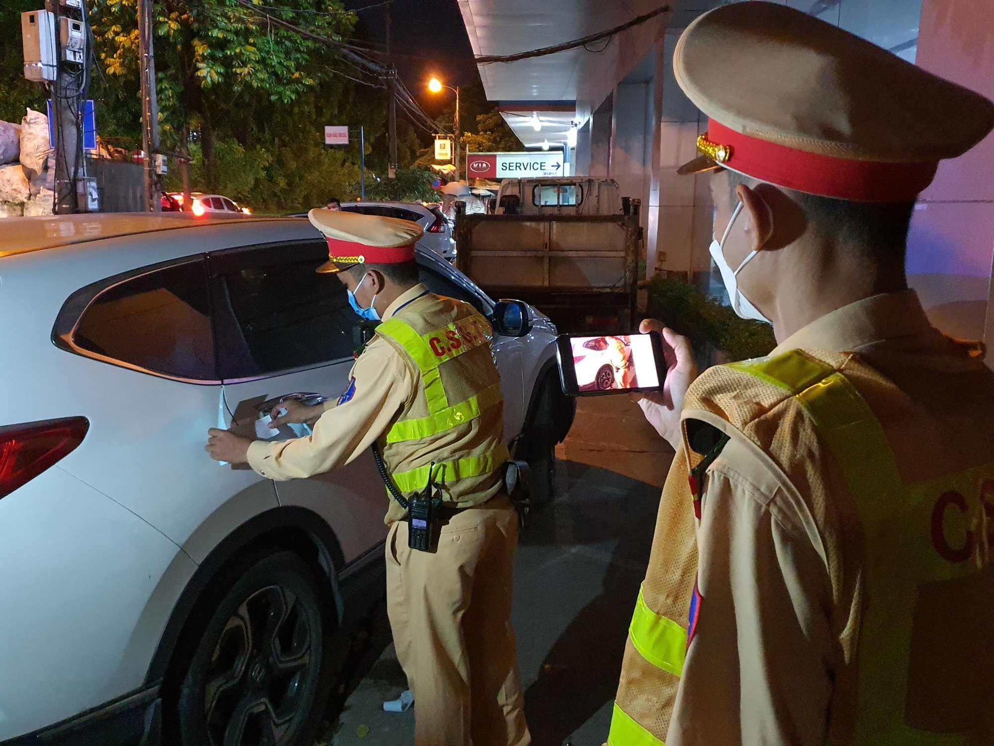 CSGT lập biên bản phạt gần 800 nghìn vi phạm sau 3 tháng cao điểm - Ảnh 3.