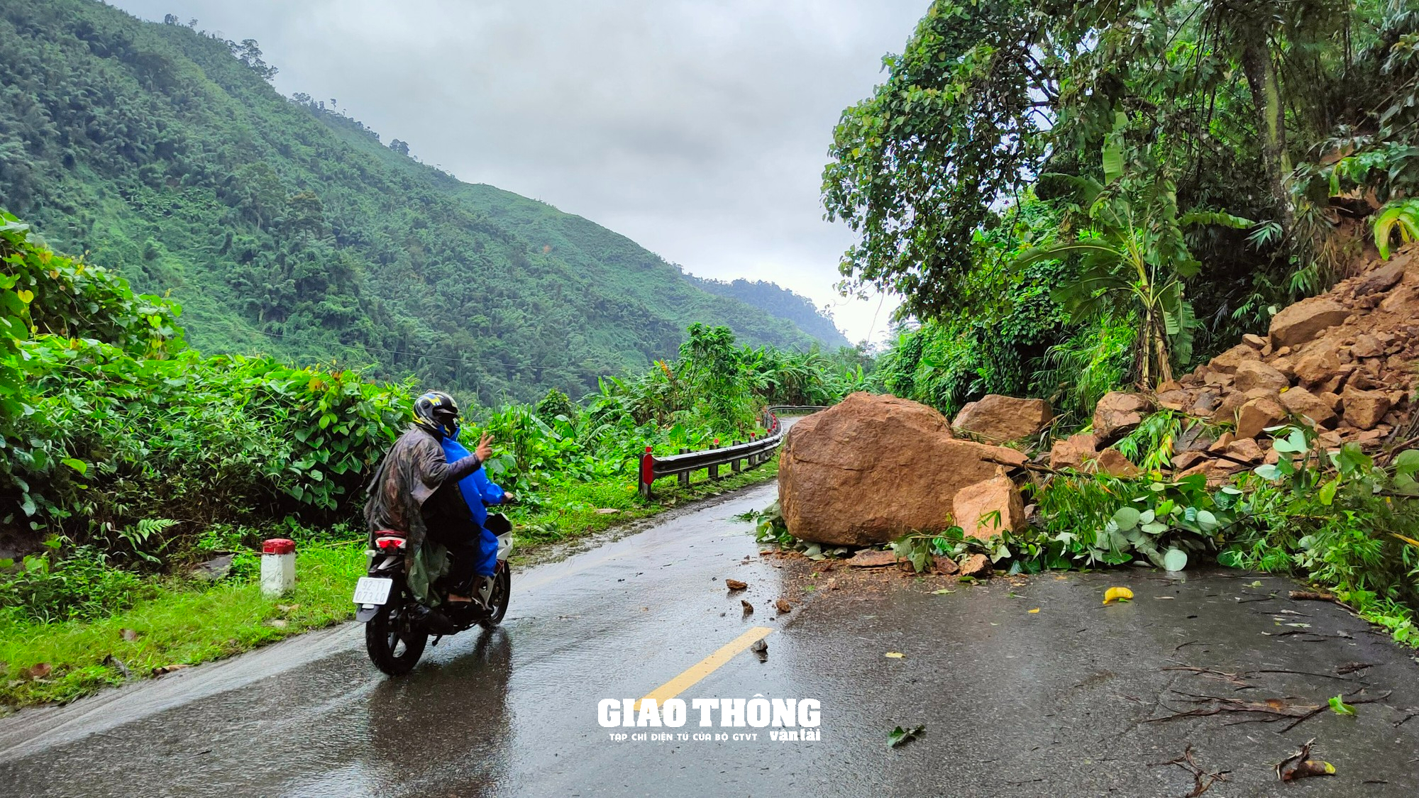 Sạt lở các tuyến đường trọng yếu ở Đà Nẵng, Quảng Nam: Kết quả khắc phục thế nào? - Ảnh 2. Sạt lở các tuyến đường trọng yếu ở Đà Nẵng, Quảng Nam: Kết quả khắc phục thế nào? - Ảnh 2.