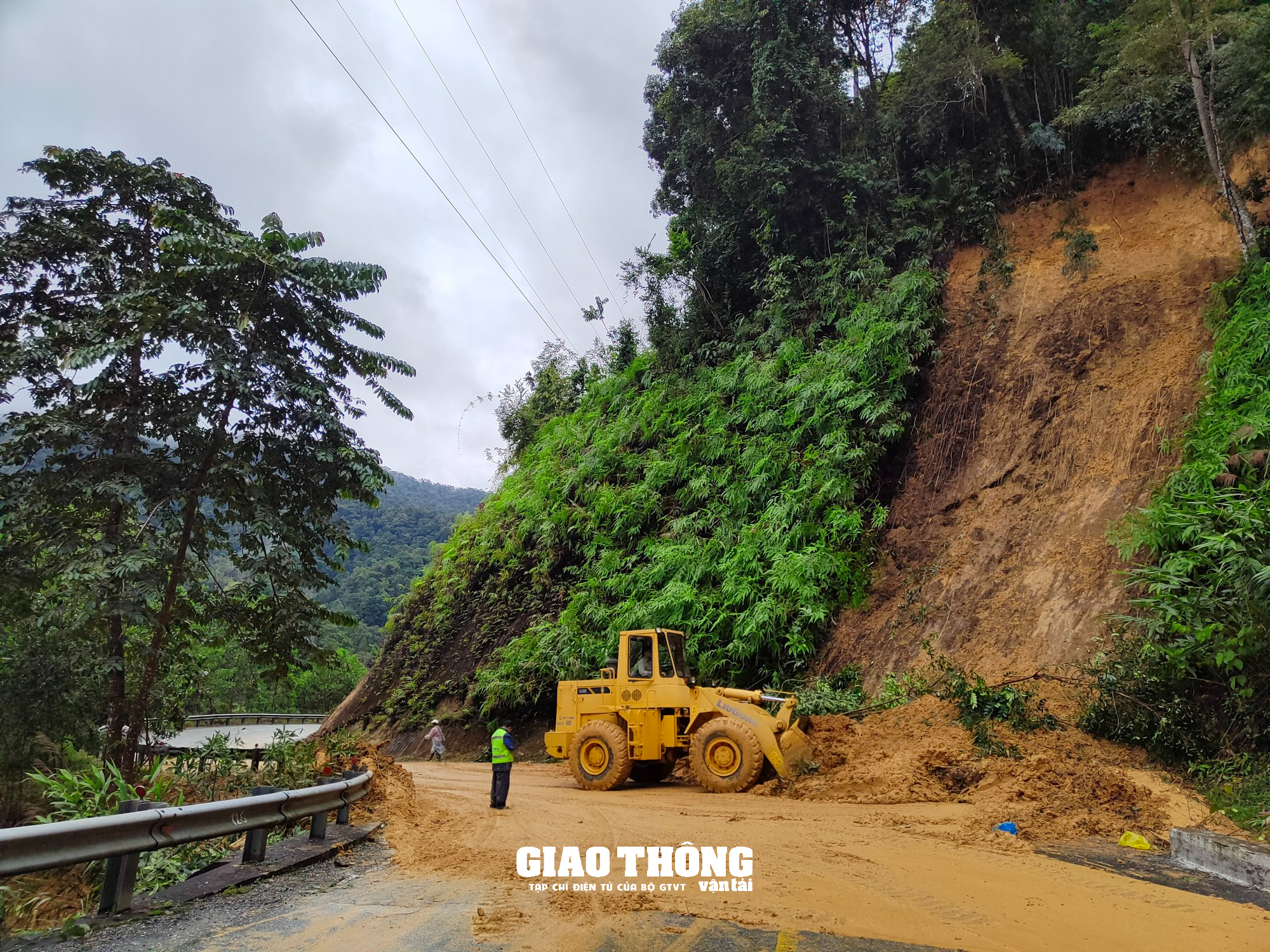Sạt lở các tuyến đường trọng yếu ở Đà Nẵng, Quảng Nam: Kết quả khắc phục thế nào? - Ảnh 9. Sạt lở các tuyến đường trọng yếu ở Đà Nẵng, Quảng Nam: Kết quả khắc phục thế nào? - Ảnh 9.