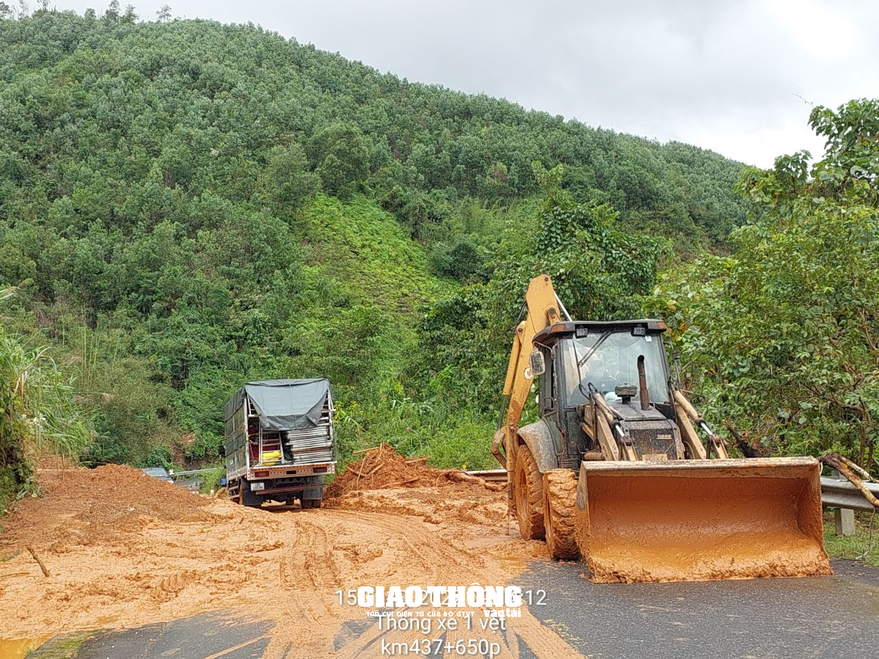 Sạt lở các tuyến đường trọng yếu ở Đà Nẵng, Quảng Nam: Kết quả khắc phục thế nào? - Ảnh 1. Sạt lở các tuyến đường trọng yếu ở Đà Nẵng, Quảng Nam: Kết quả khắc phục thế nào? - Ảnh 1.