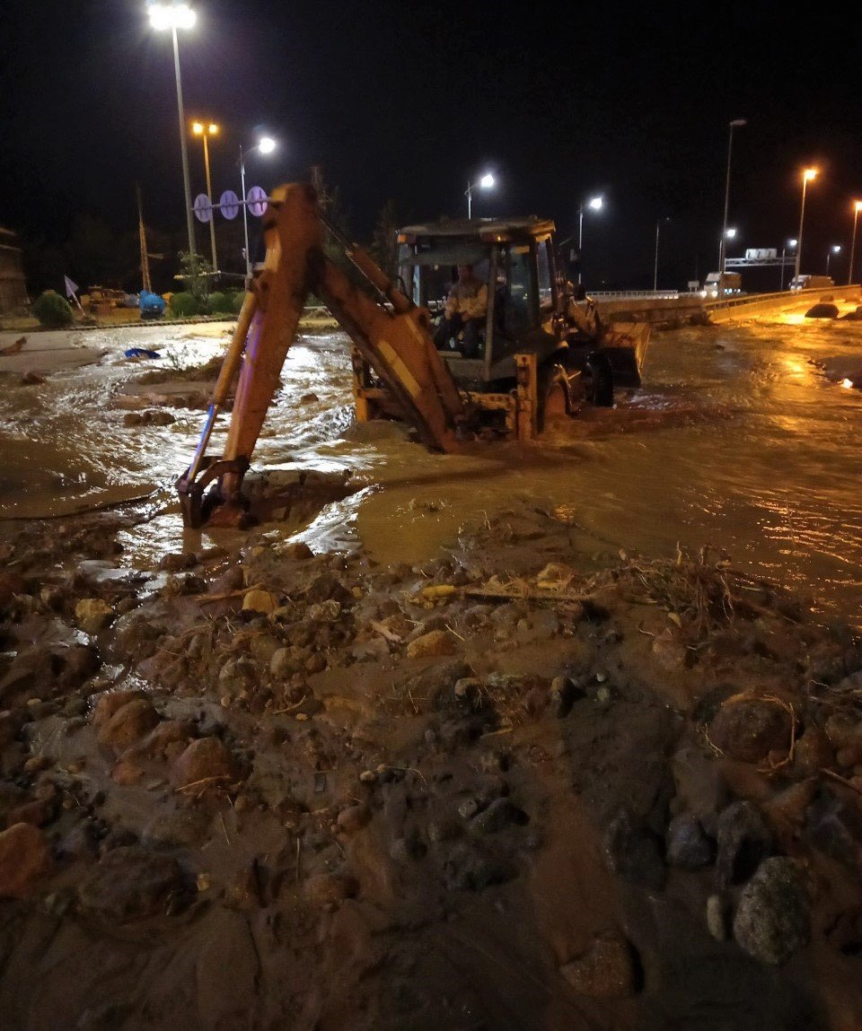 Chuyện chưa kể trắng đêm thông hầm Hải Vân sau lũ quét kinh hoàng - Ảnh 2.