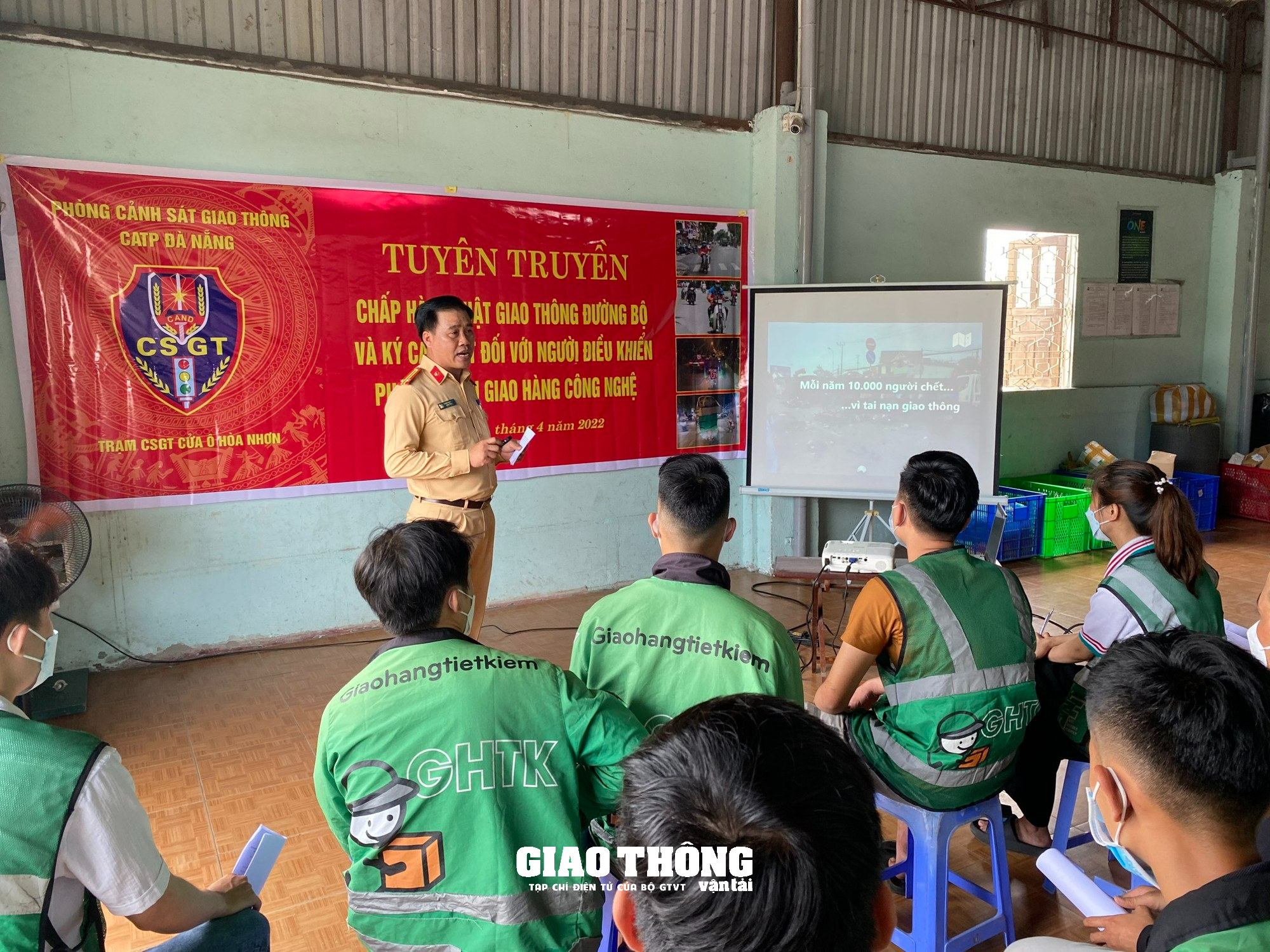 CSGT Đà Nẵng "bắt mạch, trị bệnh" lỗi vi phạm về TTATGT cho tài xế công nghệ - Ảnh 8.