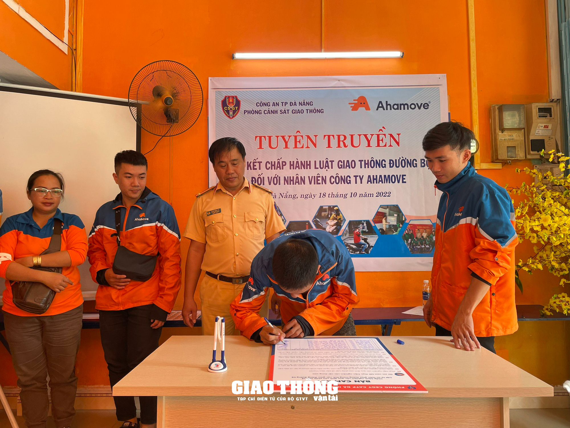 CSGT Đà Nẵng "bắt mạch, trị bệnh" lỗi vi phạm về TTATGT cho tài xế công nghệ - Ảnh 5.