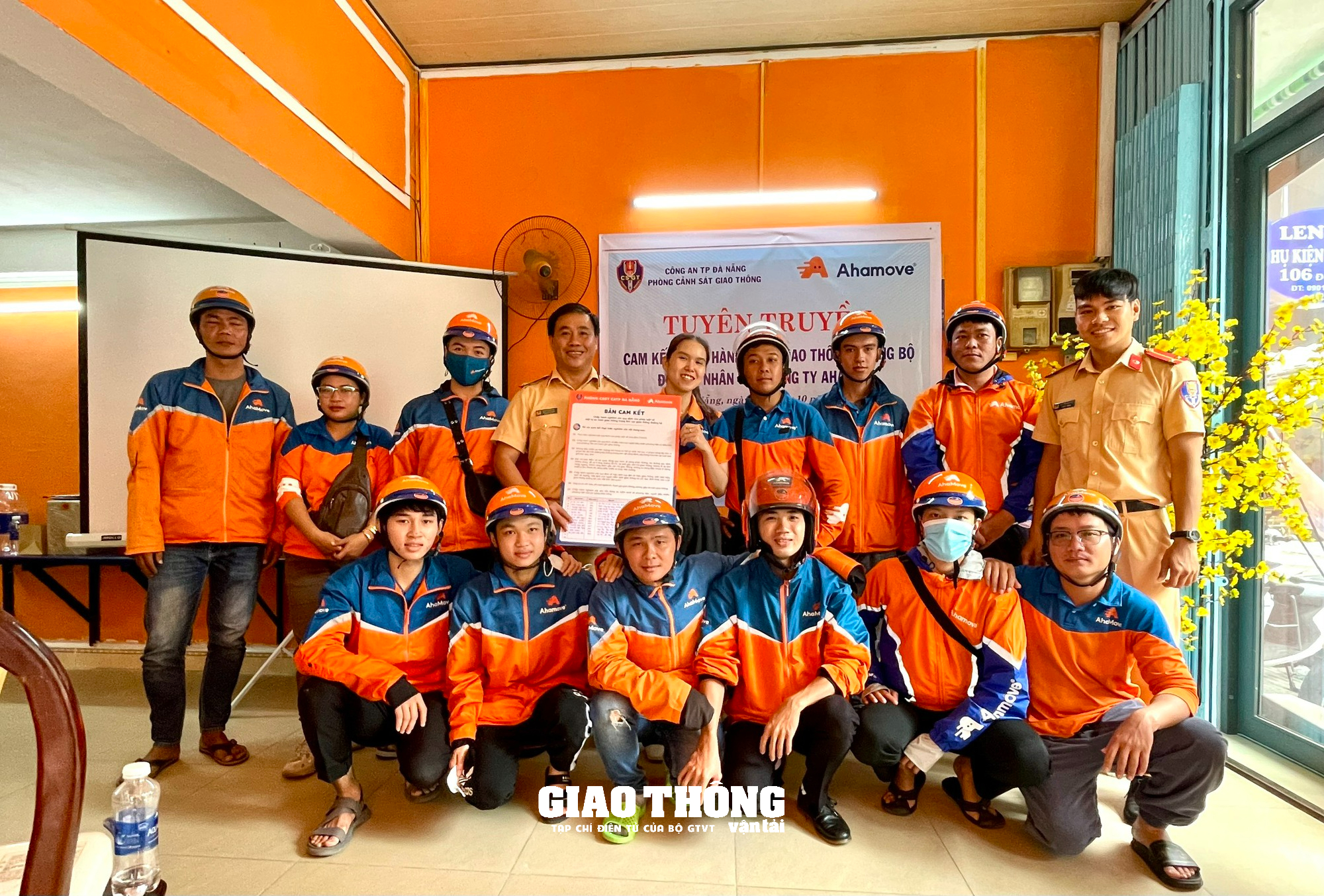 CSGT Đà Nẵng "bắt mạch, trị bệnh" lỗi vi phạm về TTATGT cho tài xế công nghệ - Ảnh 7.