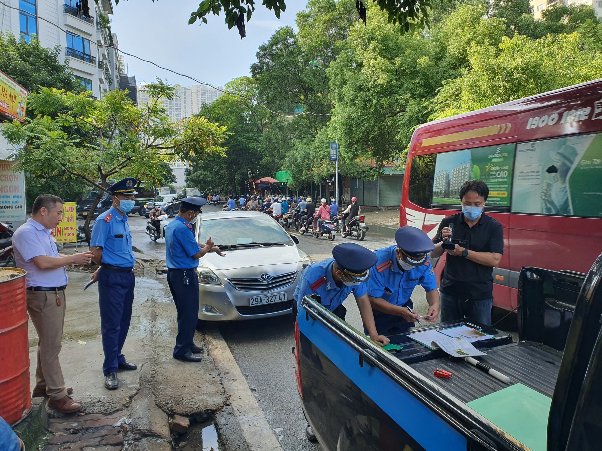 "Xe dù Limousine" tung hoành tại Hà Nội – Kỳ cuối: Giải pháp nào lập lại trật tự vận tải, chống thất thu ngân sách? - Ảnh 1.