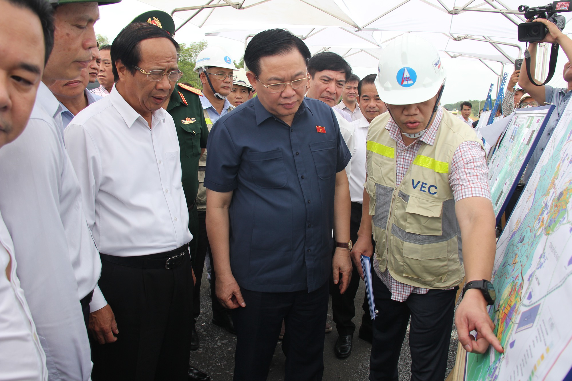 Chủ tịch Quốc hội Vương Đình Huệ chỉ đạo đẩy nhanh tiến độ cao tốc Lức - Long Thành  - Ảnh 1.