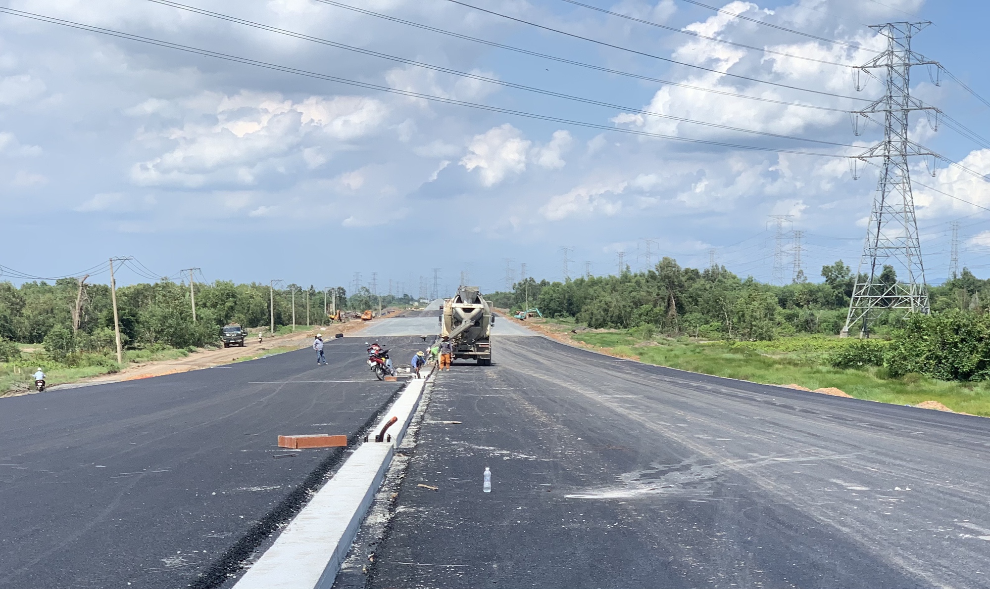 Chủ tịch Quốc hội Vương Đình Huệ chỉ đạo đẩy nhanh tiến độ cao tốc Lức - Long Thành  - Ảnh 3.