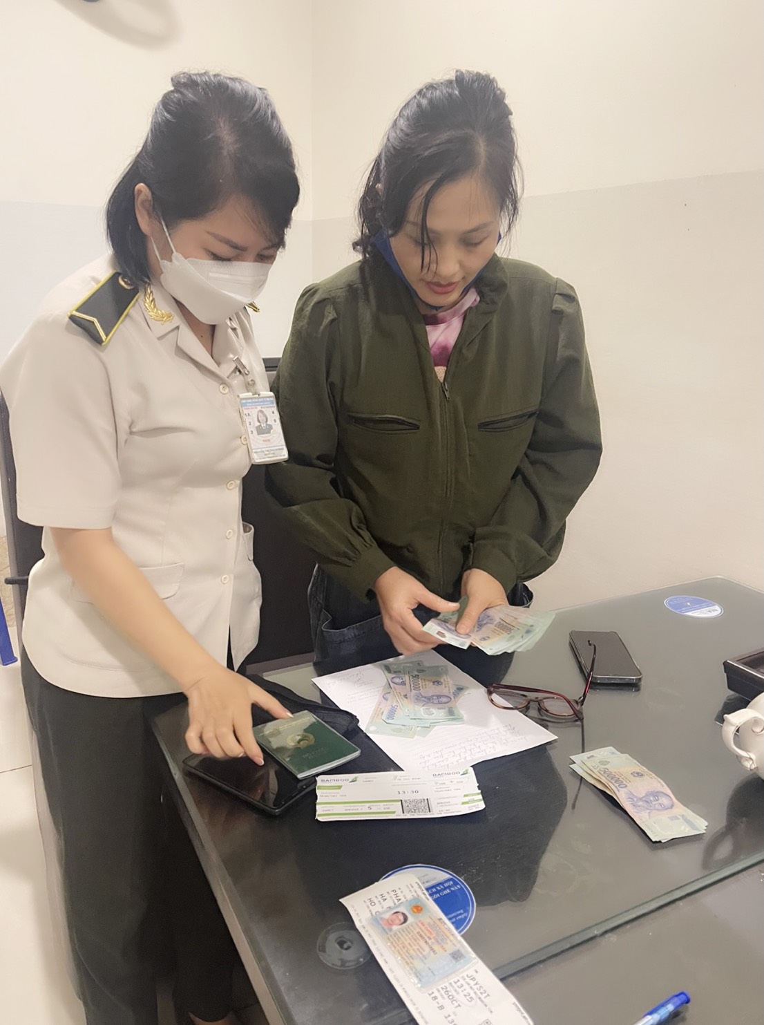 Chuyện "đánh án" gay cấn ở sân bay Nội Bài tìm lại tài sản cho khách - Ảnh 2. Chuyện "đánh án" gay cấn ở sân bay Nội Bài tìm lại tài sản cho khách - Ảnh 2.