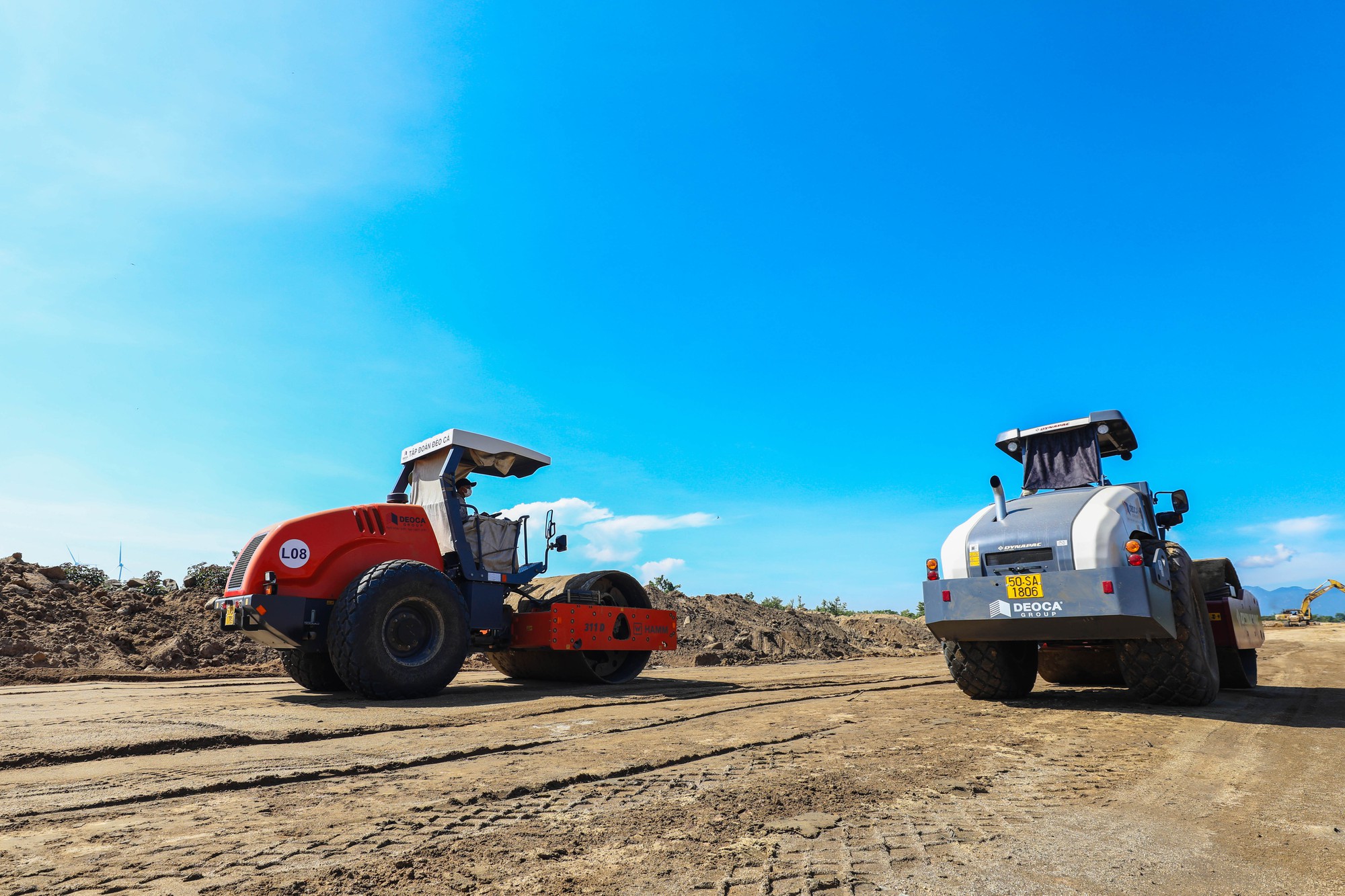 Ảnh: Tận mắt xem doanh nghiệp giao thông lớn nhất nước làm cao tốc Bắc-Nam xuyên 3 tỉnh - Ảnh 4.