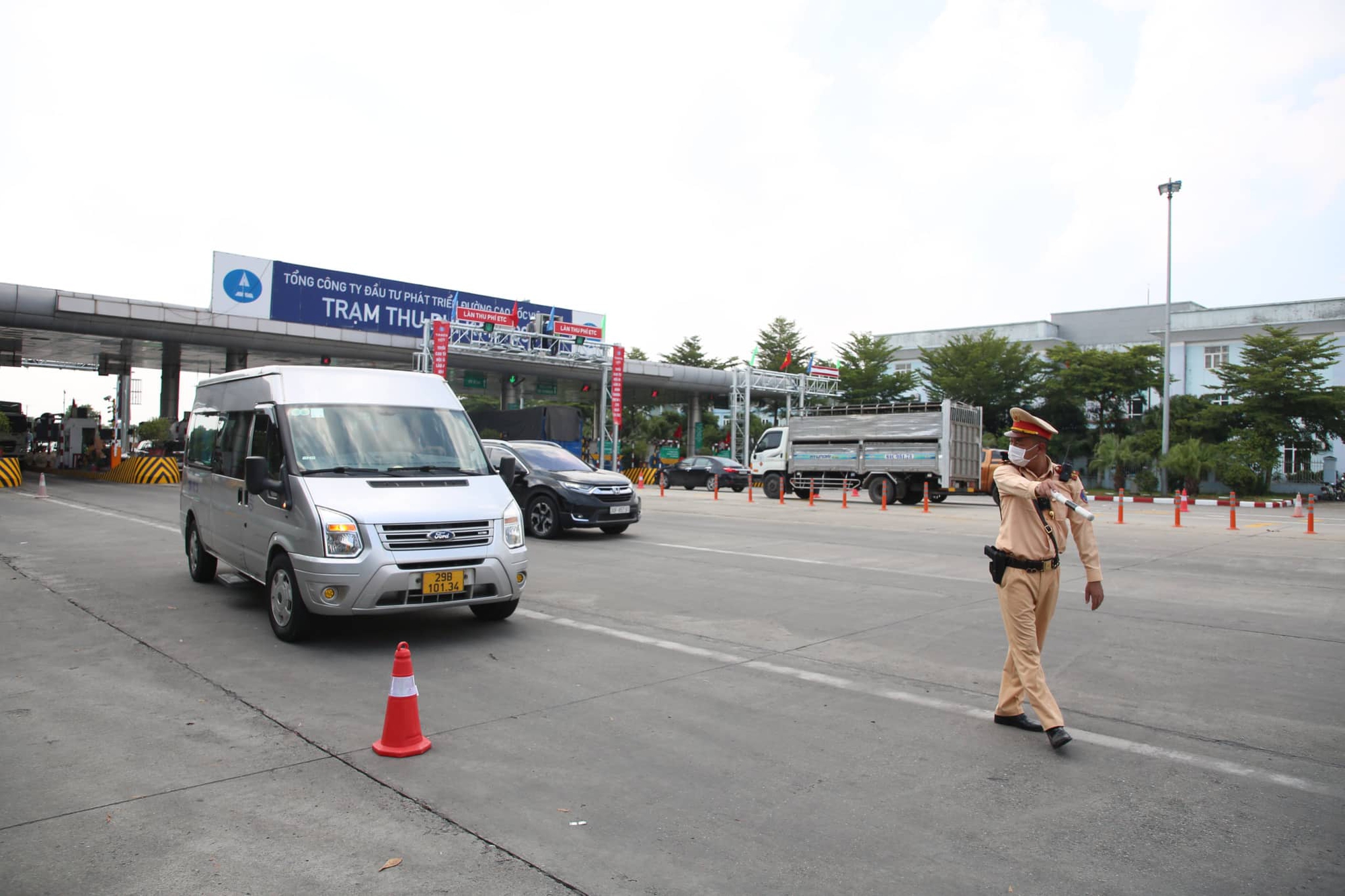 Lái xe ô tô trên cao tốc cần phải lưu ý gì đảm bảo ATGT - Ảnh 1.