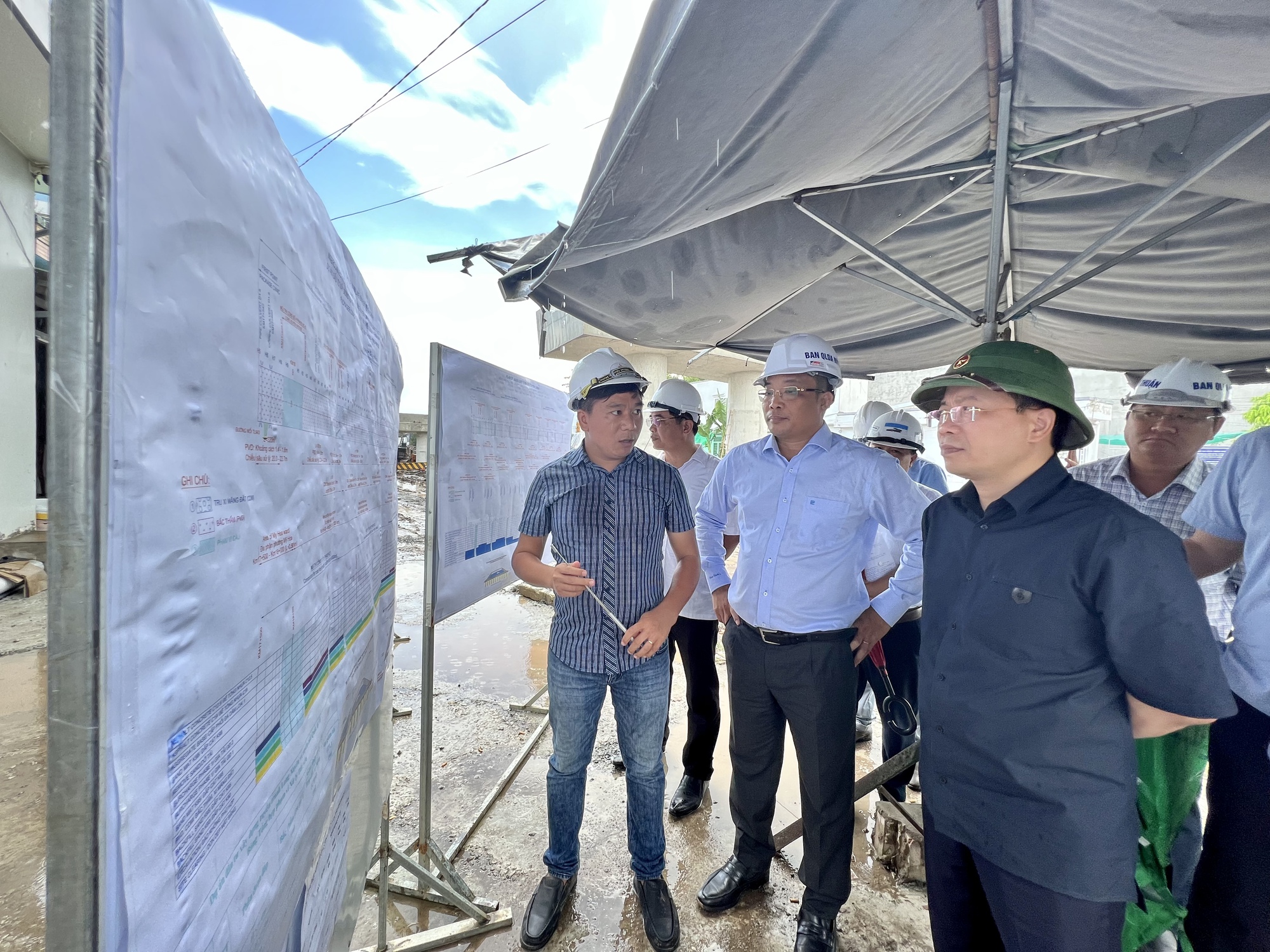 Thứ trưởng Nguyễn Duy Lâm: "Không chấp nhận nhà thầu thi công ì ạch tuyến tránh Long Xuyên" - Ảnh 2.