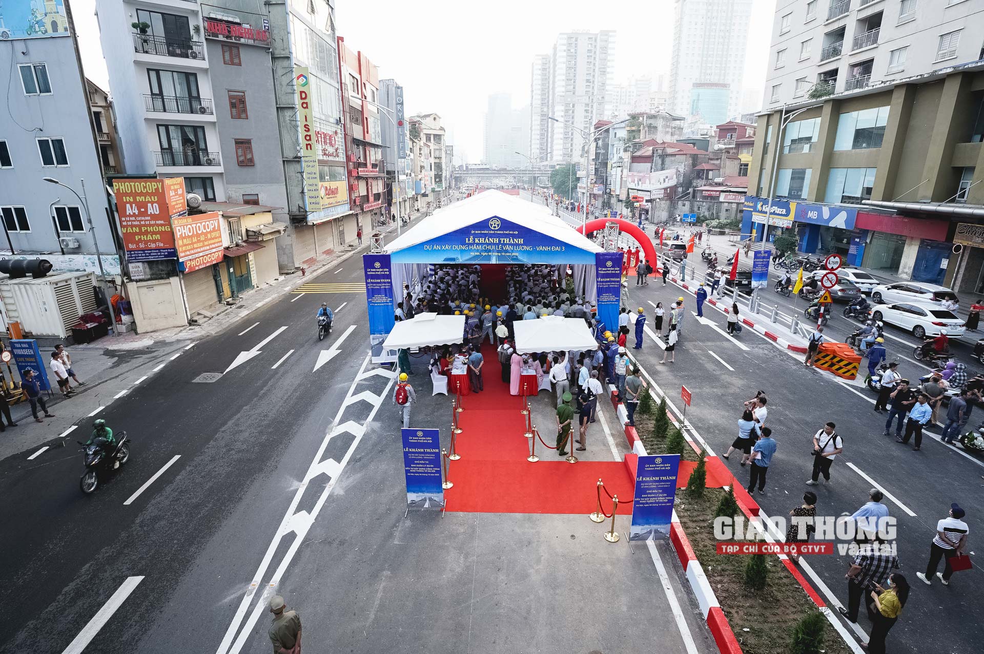 Hầm chui Lê Văn Lương - vành đai 3 chính thức thông xe - Ảnh 1.