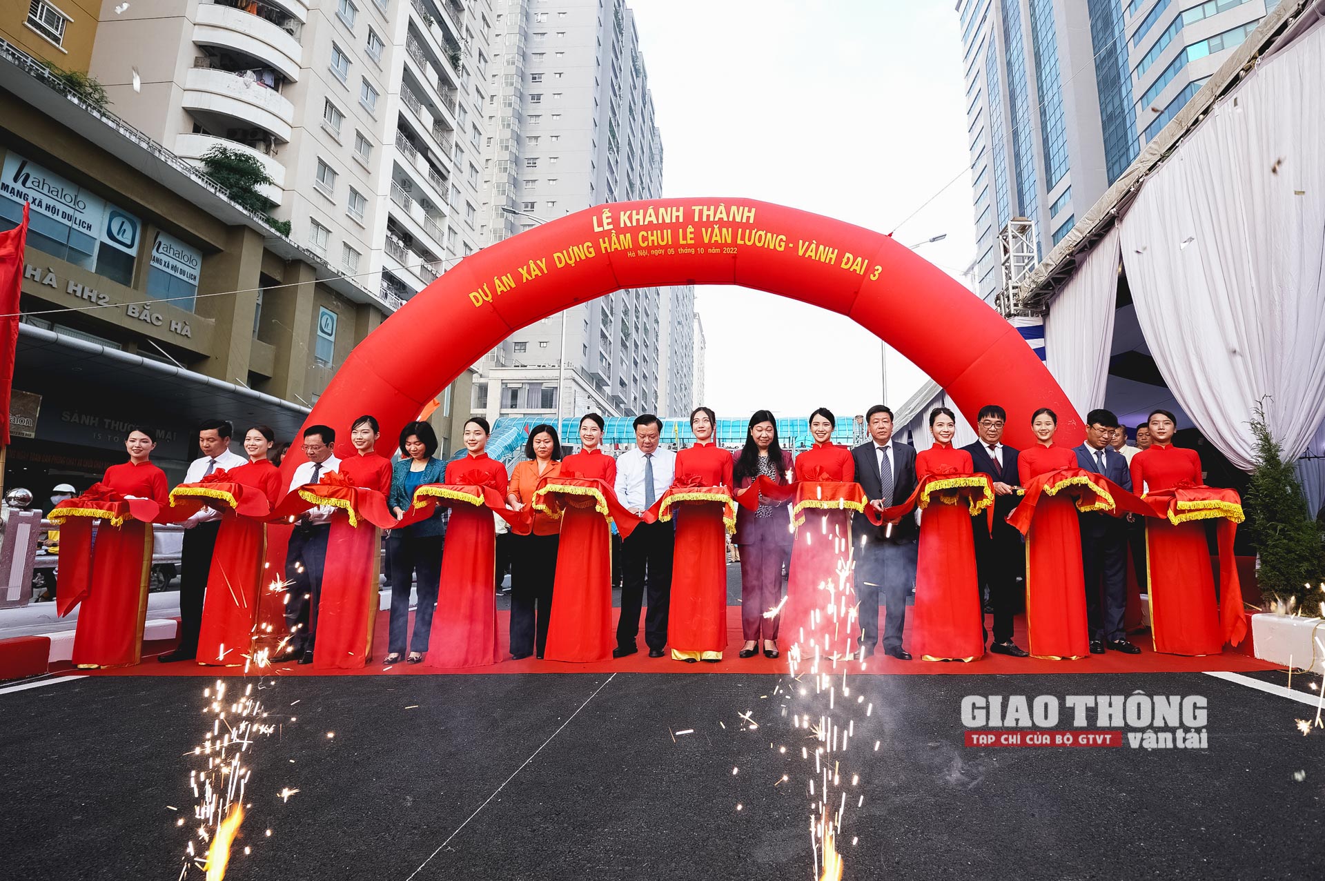 Hầm chui Lê Văn Lương - vành đai 3 chính thức thông xe - Ảnh 3.