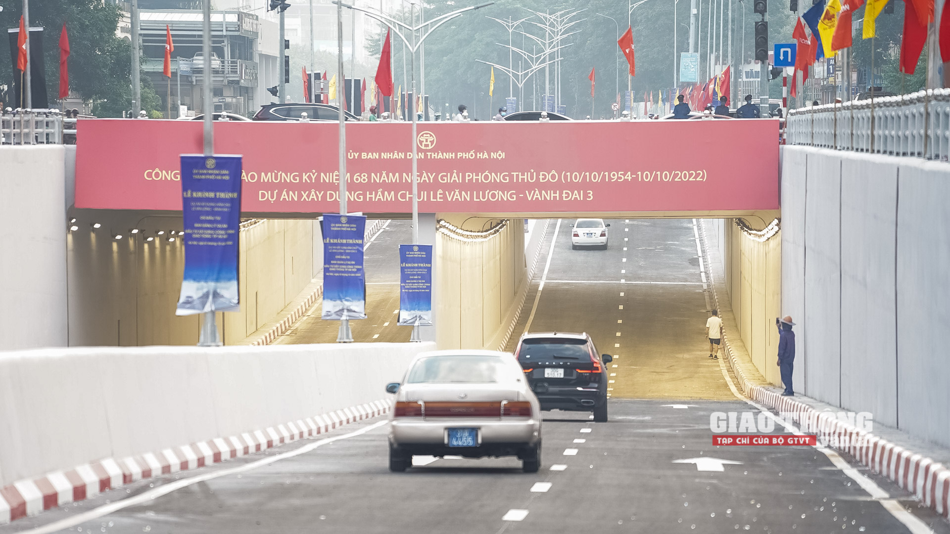 Hầm chui Lê Văn Lương - vành đai 3 chính thức thông xe - Ảnh 4.