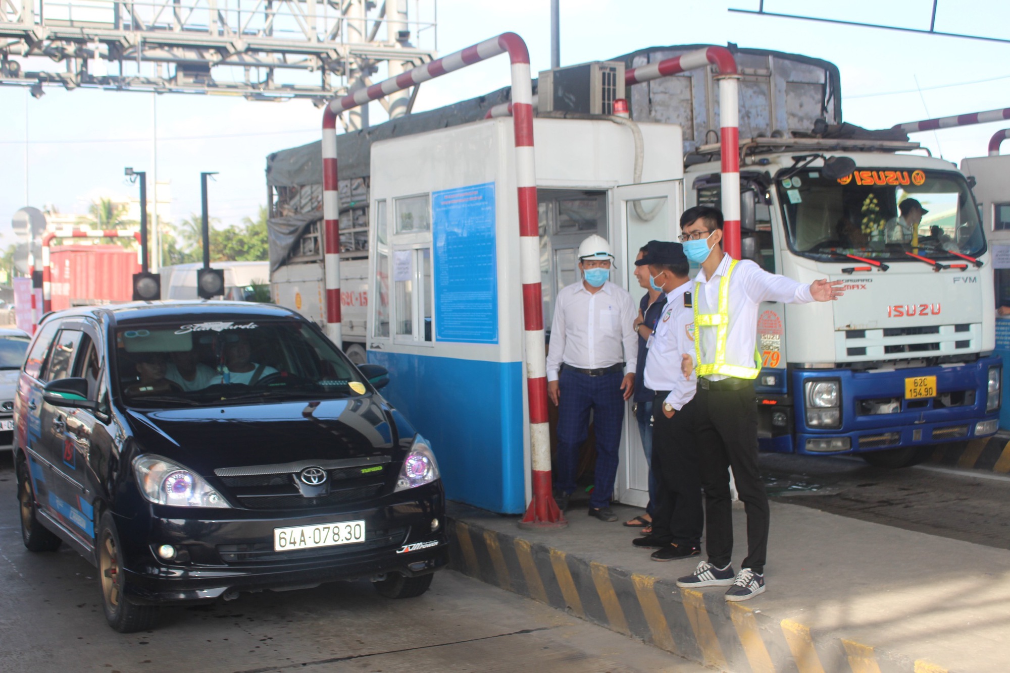 BOT Cai Lậy: Ngày đầu thu phí trở lại, xe qua trạm thông thoáng - Ảnh 3.