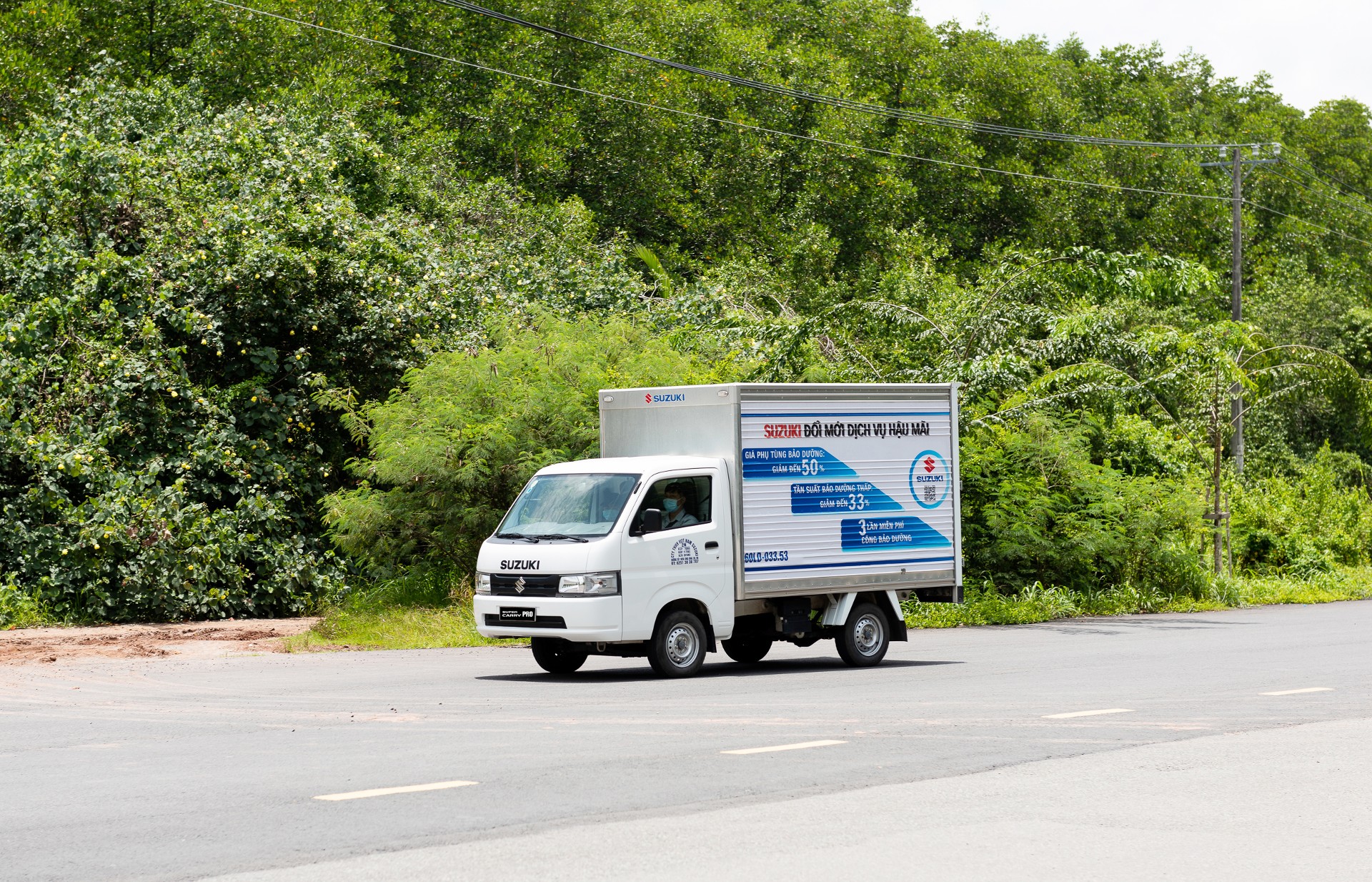 Carry Pro 2022 có phần đầu xe ngắn dễ điều khiển. Carry Pro 2022 có phần đầu xe ngắn dễ điều khiển.