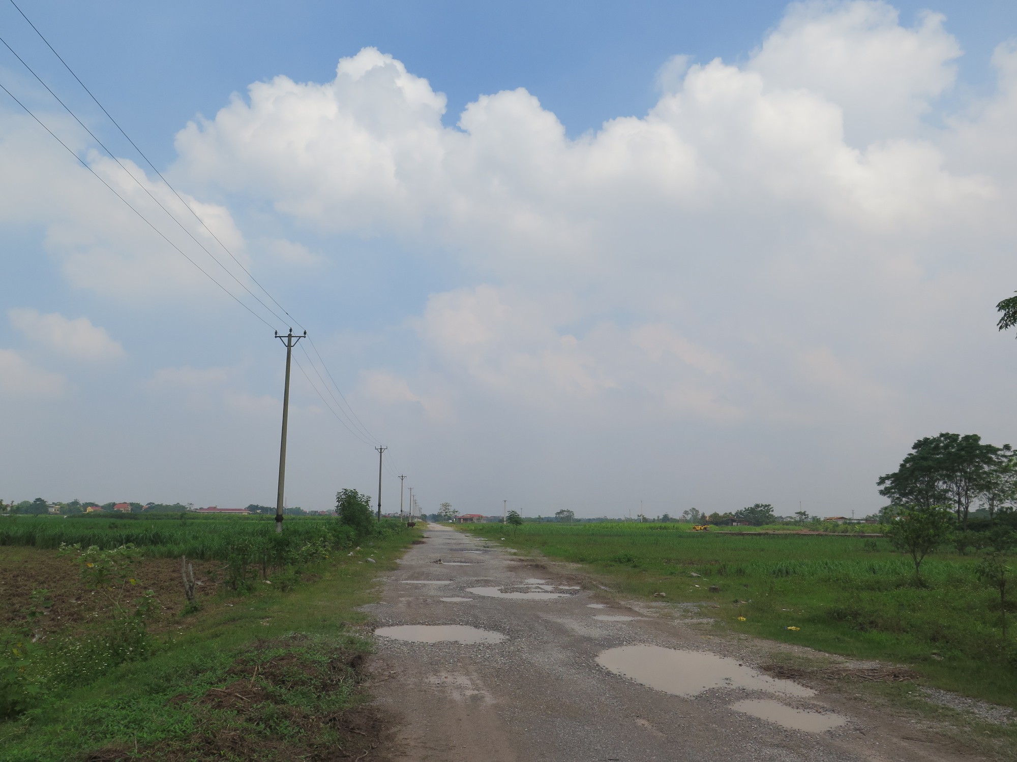 "Mắc kẹt" bàn giao dự án nâng cấp Quốc lộ 38B, đường hỏng nặng không ai sửa - Ảnh 5. "Mắc kẹt" bàn giao dự án nâng cấp Quốc lộ 38B, đường hỏng nặng không ai sửa - Ảnh 5.