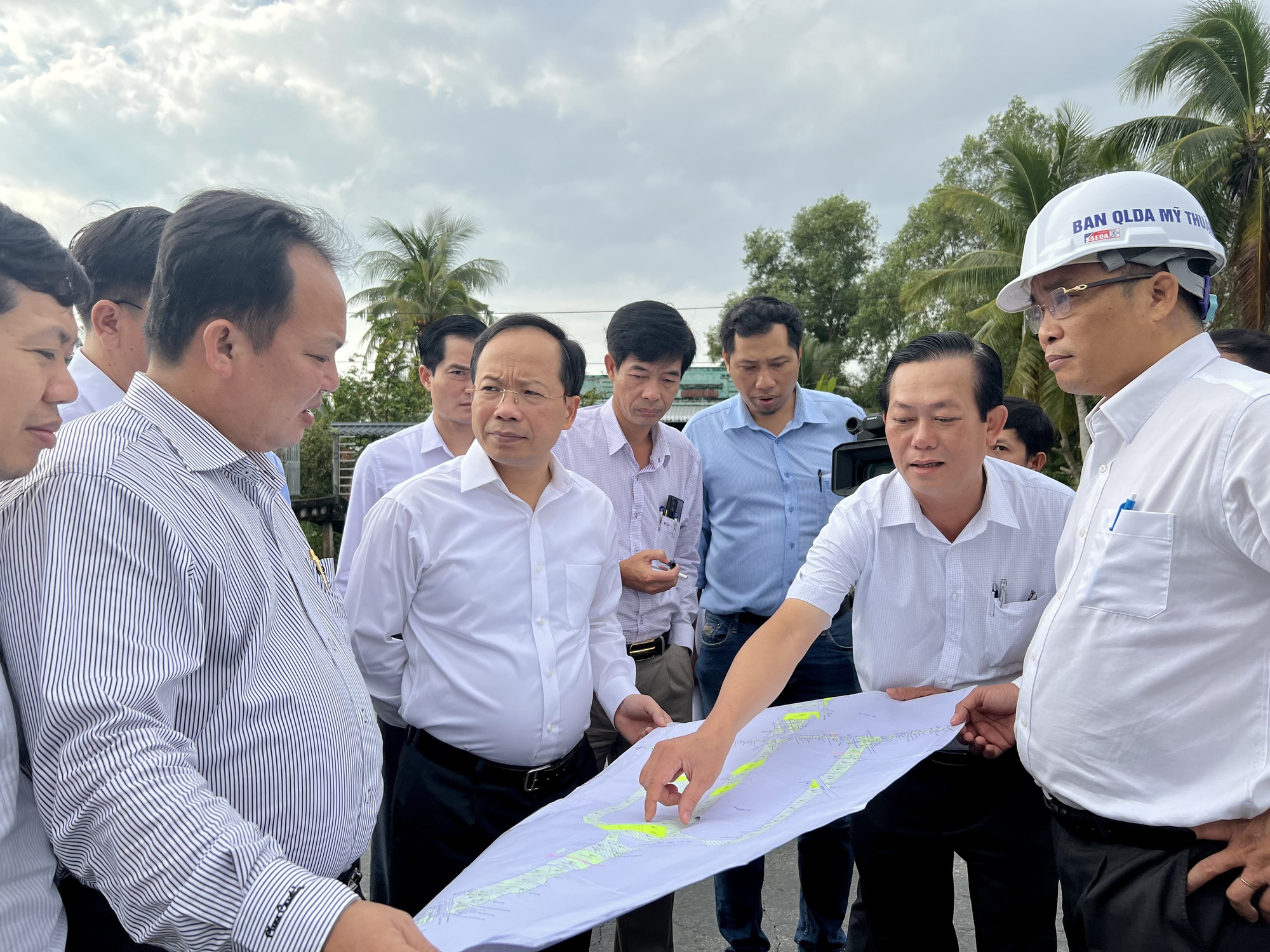 Gấp rút GPMB để kịp khởi công cao tốc Cần Thơ - Cà Mau cuối năm nay - Ảnh 2.