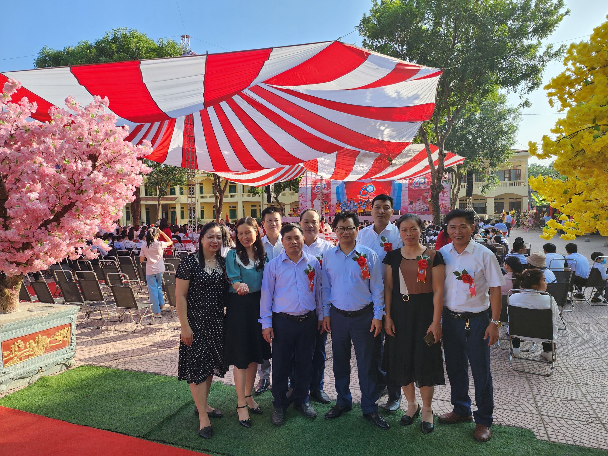 Bắc Giang: Kỷ niệm 60 năm thành lập trường THCS Ngọc Sơn - Ảnh 2.