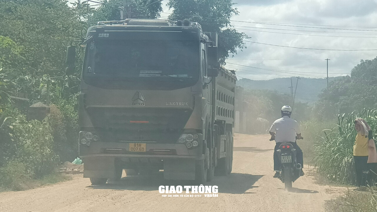 Xe ben chở cát, đá cày nát đường ở Gia Lai: Cơi nới thành thùng, chở quá tải? - Ảnh 7.