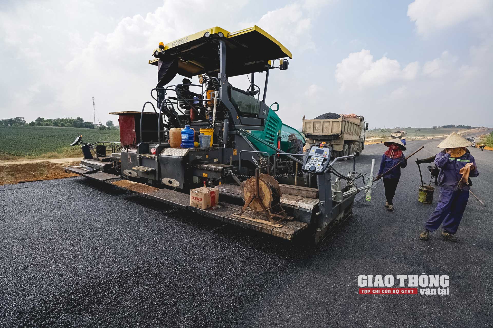 Chùm ảnh: Tận thấy các nhà thầu "dàn trận" thi công cao tốc Mai Sơn - QL45 - Ảnh 1. Chùm ảnh: Tận thấy các nhà thầu "dàn trận" thi công cao tốc Mai Sơn - QL45 - Ảnh 1.