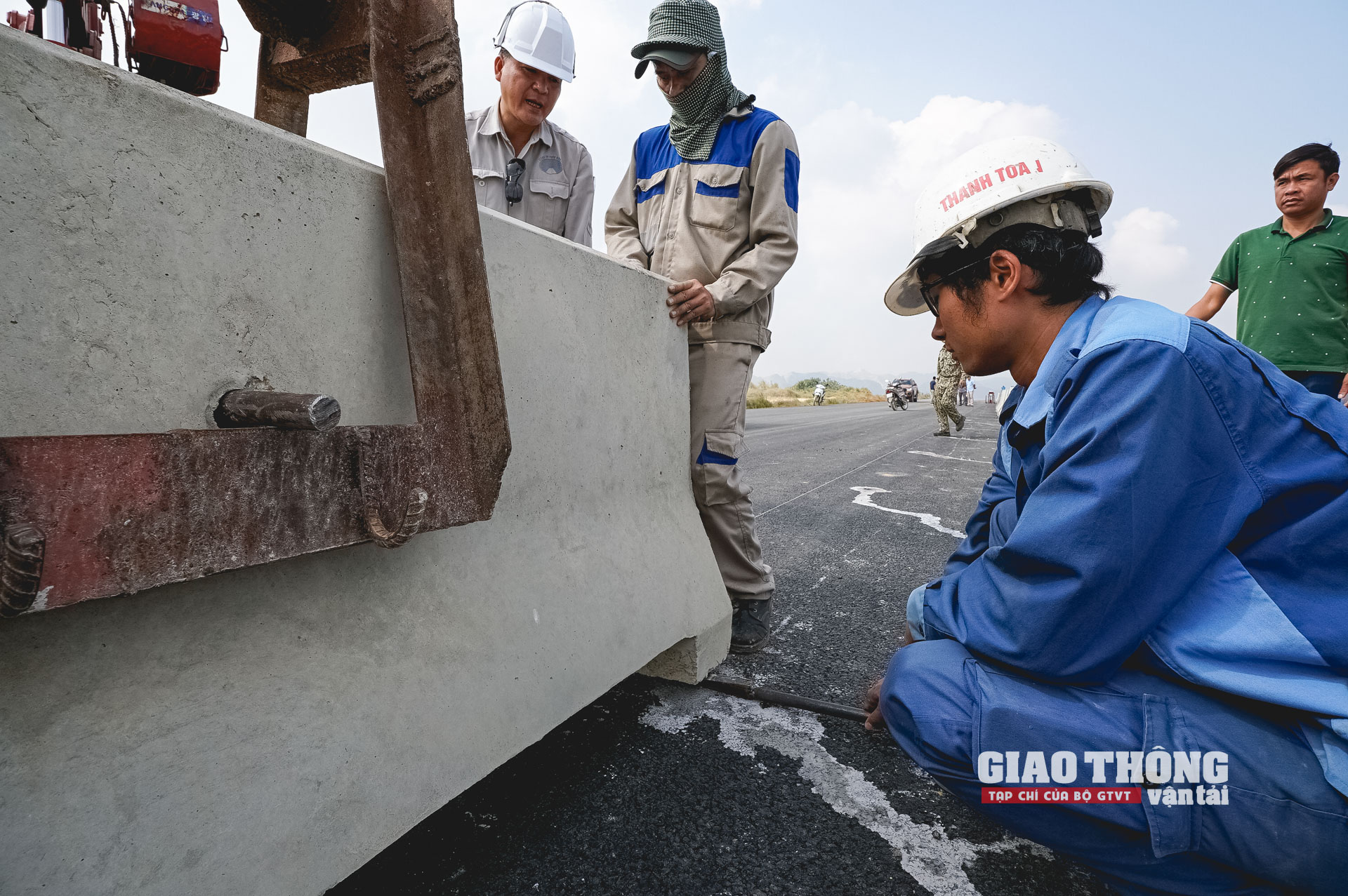 Chùm ảnh: Tận thấy các nhà thầu "dàn trận" thi công cao tốc Mai Sơn - QL45 - Ảnh 7. Chùm ảnh: Tận thấy các nhà thầu "dàn trận" thi công cao tốc Mai Sơn - QL45 - Ảnh 7.