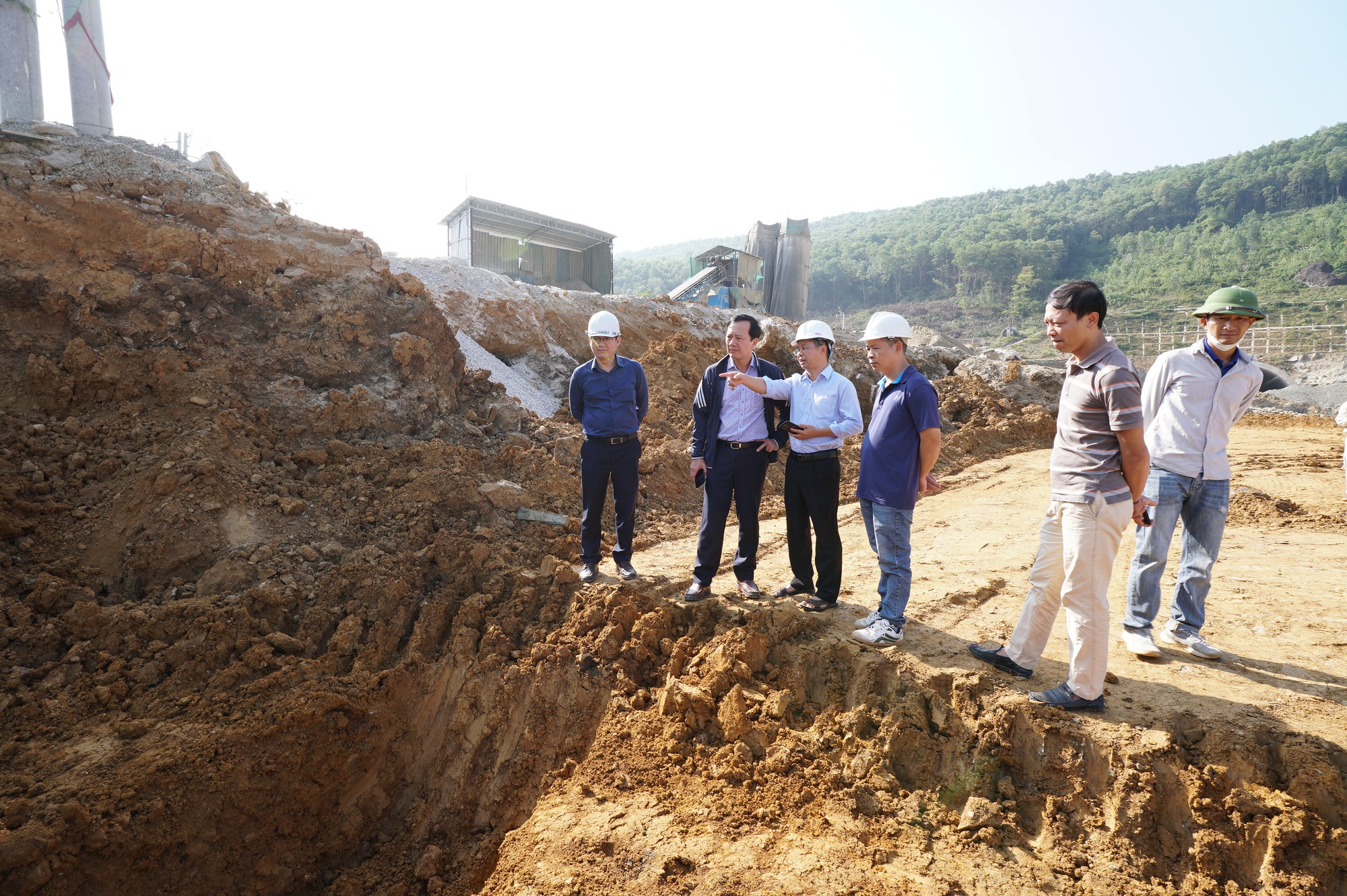 Chùm ảnh: Tận thấy các nhà thầu "dàn trận" thi công cao tốc Mai Sơn - QL45 - Ảnh 15. Chùm ảnh: Tận thấy các nhà thầu "dàn trận" thi công cao tốc Mai Sơn - QL45 - Ảnh 15.