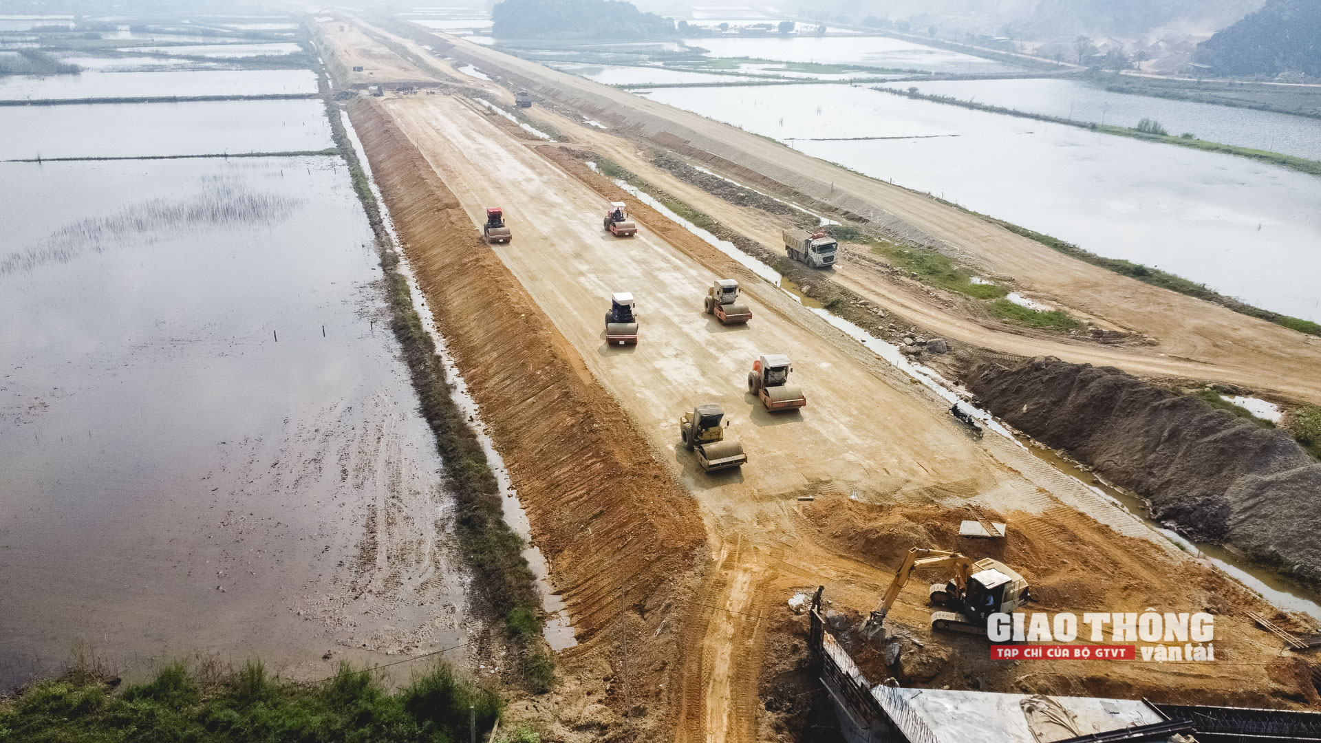 Chùm ảnh: Tận thấy các nhà thầu "dàn trận" thi công cao tốc Mai Sơn - QL45 - Ảnh 3. Chùm ảnh: Tận thấy các nhà thầu "dàn trận" thi công cao tốc Mai Sơn - QL45 - Ảnh 3.
