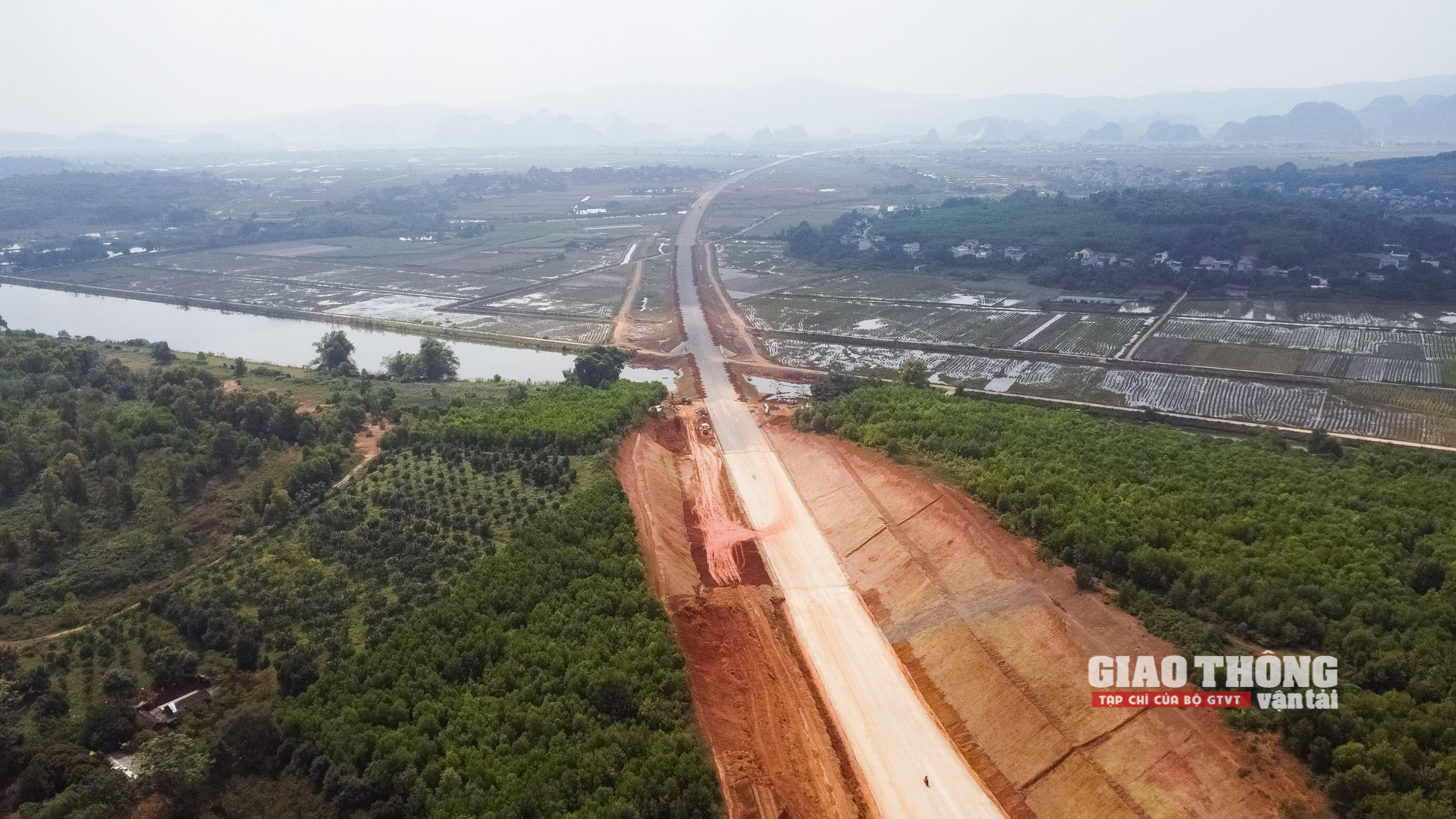 Chùm ảnh: Tận thấy các nhà thầu "dàn trận" thi công cao tốc Mai Sơn - QL45 - Ảnh 8. Chùm ảnh: Tận thấy các nhà thầu "dàn trận" thi công cao tốc Mai Sơn - QL45 - Ảnh 8.