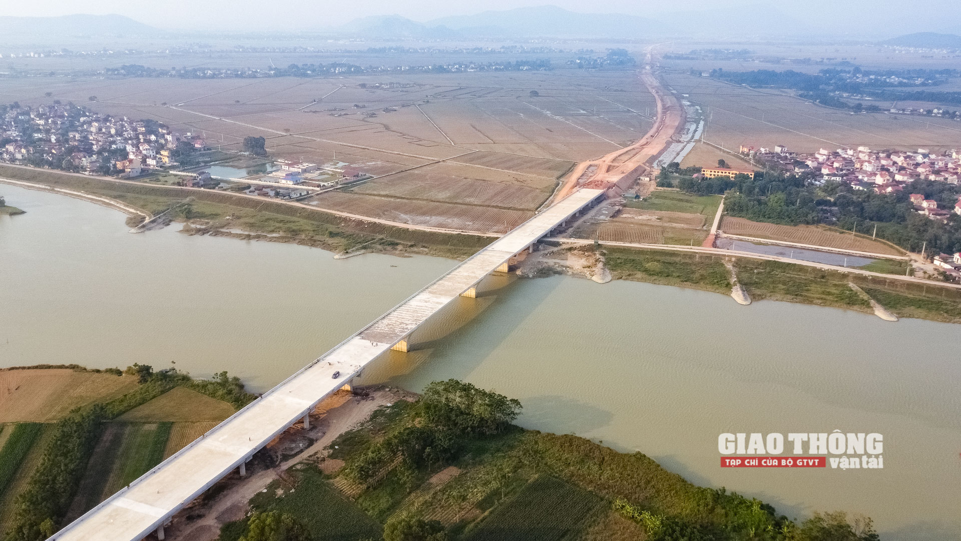 Chùm ảnh: Tận thấy các nhà thầu "dàn trận" thi công cao tốc Mai Sơn - QL45 - Ảnh 26. Chùm ảnh: Tận thấy các nhà thầu "dàn trận" thi công cao tốc Mai Sơn - QL45 - Ảnh 26.