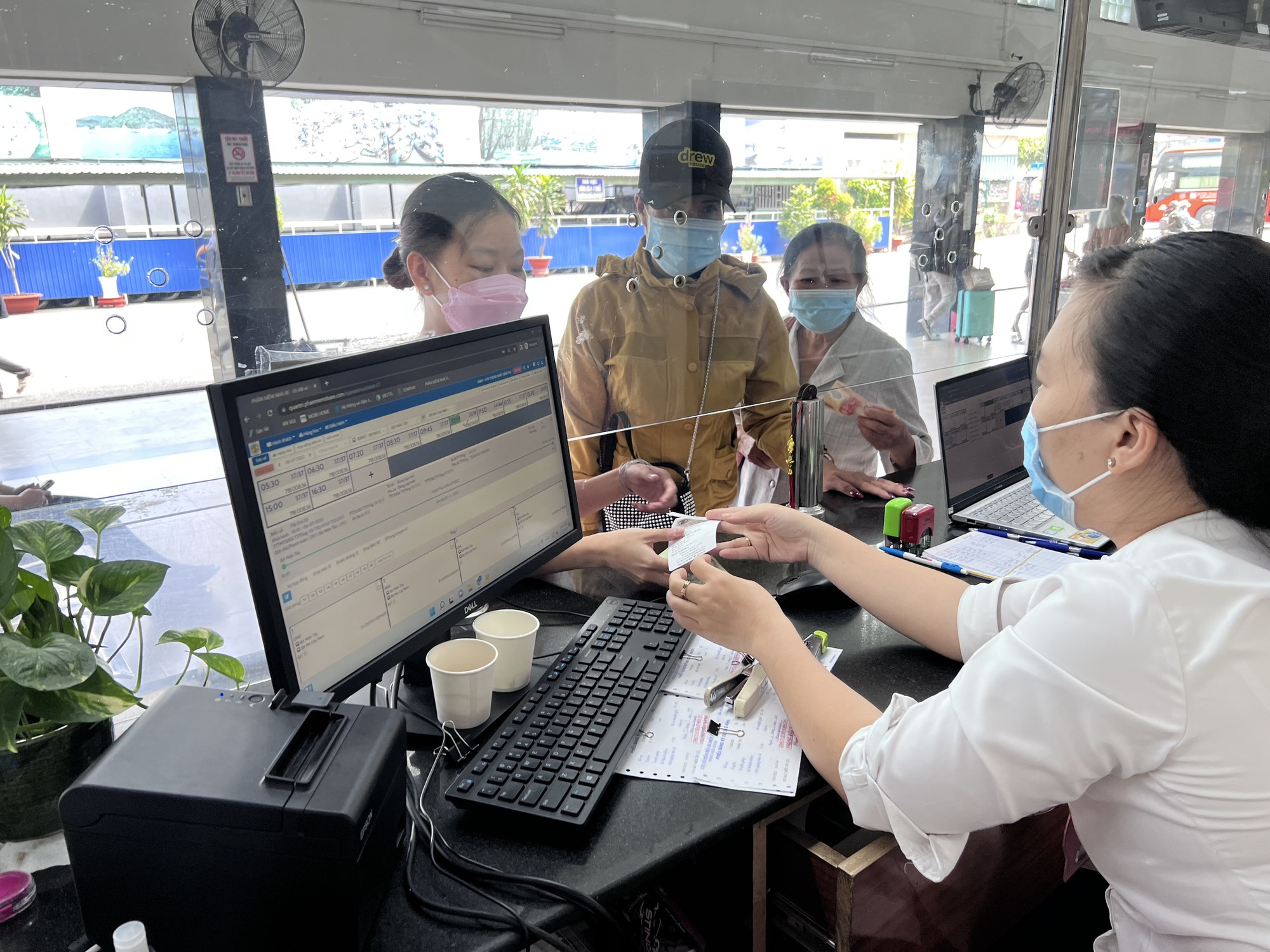 “Bến xe điện tử” - Giải pháp chuyển đổi số bến xe truyền thống - Ảnh 2.