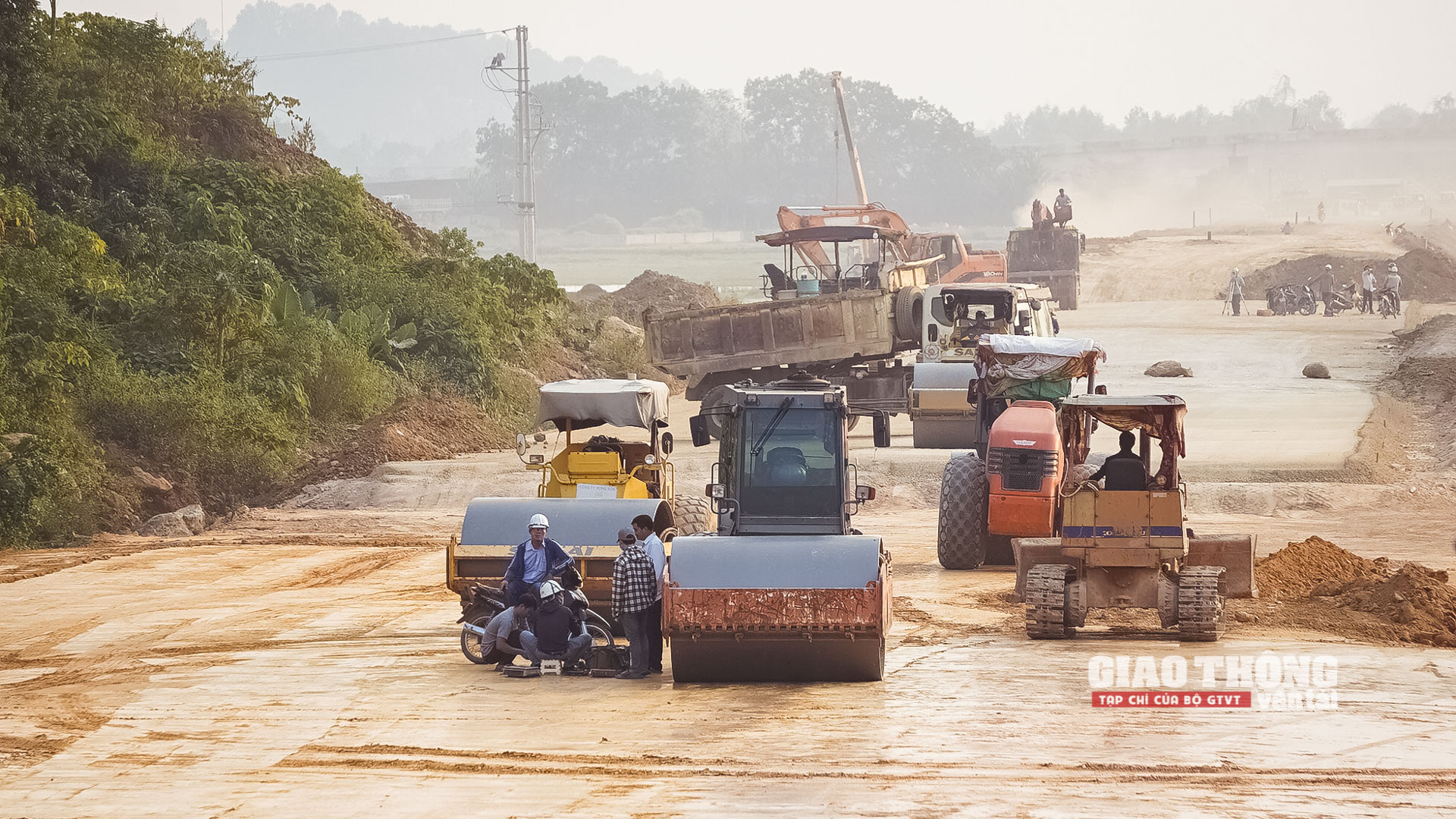 Chùm ảnh: Tận thấy các nhà thầu "dàn trận" thi công cao tốc Mai Sơn - QL45 - Ảnh 23. Chùm ảnh: Tận thấy các nhà thầu "dàn trận" thi công cao tốc Mai Sơn - QL45 - Ảnh 23.